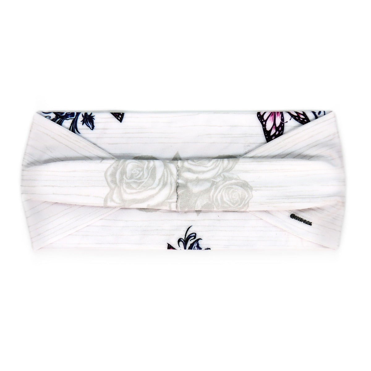 A Hot Leathers Heart Lock Bandana Headband Wrap w/Rhinestones, White adorned with delicate flowers, exuding an elegant and feminine touch.