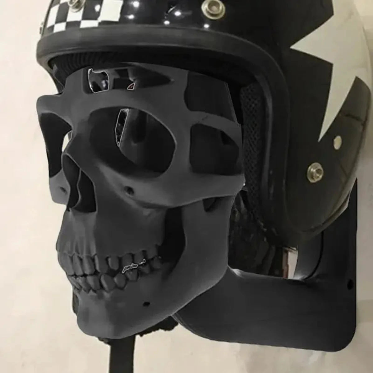 Alr™ 3D Skull Motorcycle Helmet Display Rack