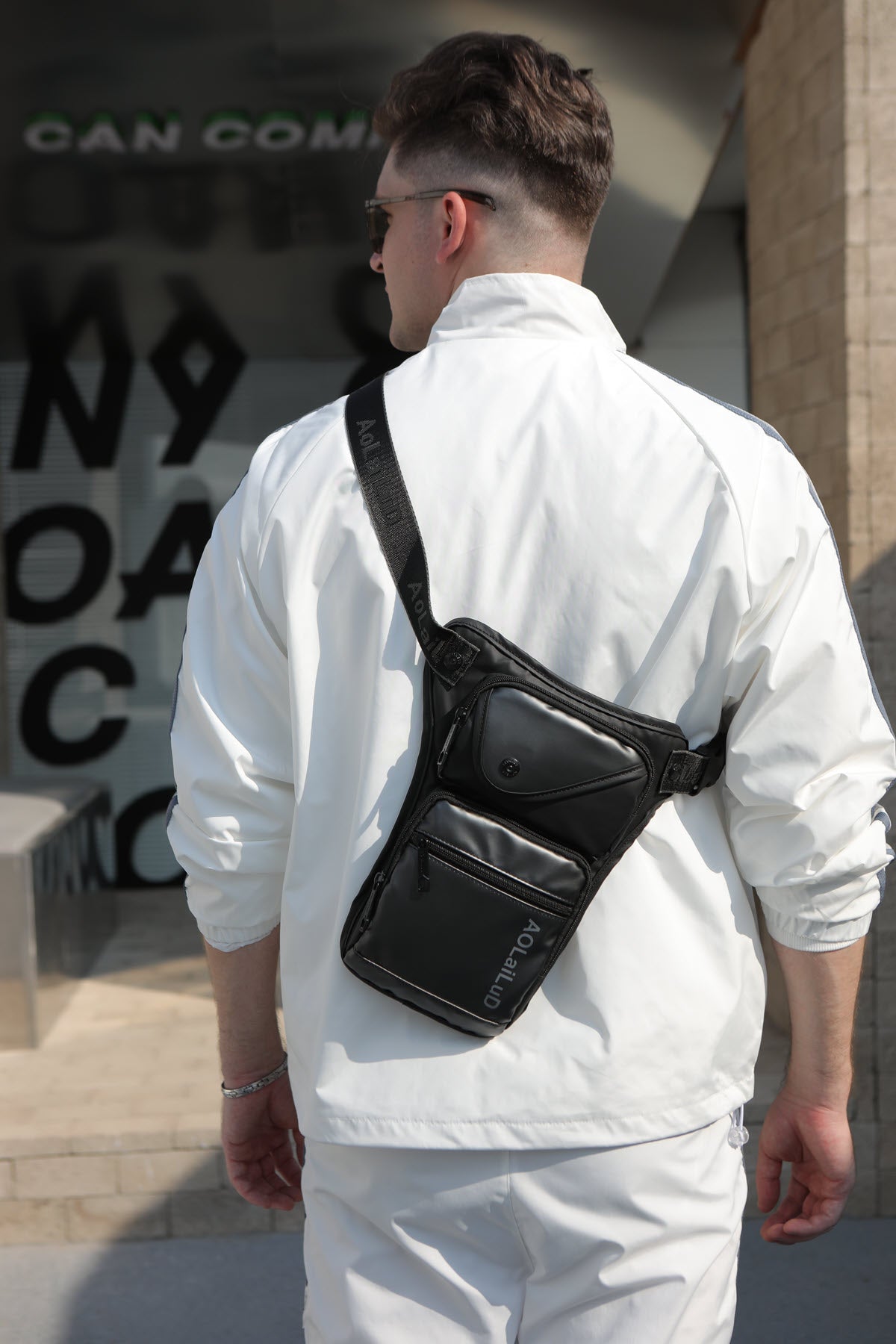 Men's Bum bag: how to wear