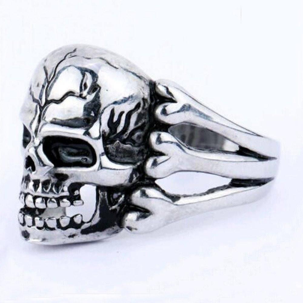 A Zinc Alloy Gothic Skull & Bones Biker Ring, Silver Tone with two claws on it.