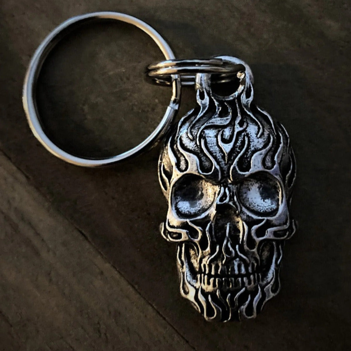 Daniel Smart Flame Skull Keychain